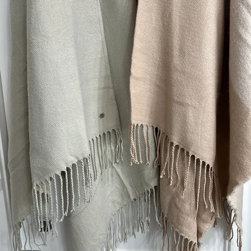 NWT SOIA & KYO Pink & Tan Colorblock Fringed Wrap Poncho Scarf Cardigan